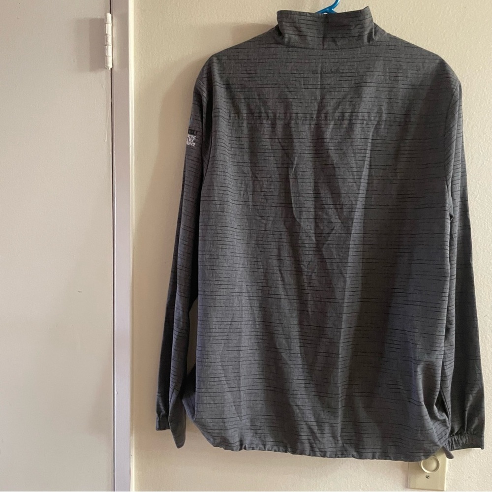 Travis Mathew Men's lightweight Gray Jacket size Large